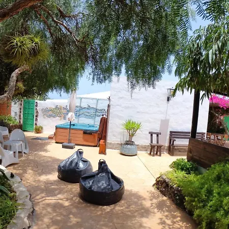 Semesterbostad Buganvilla Molino Tinajo