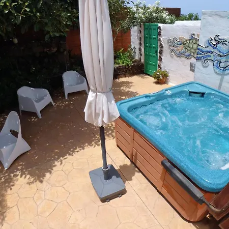 Semesterbostad Buganvilla Molino Tinajo